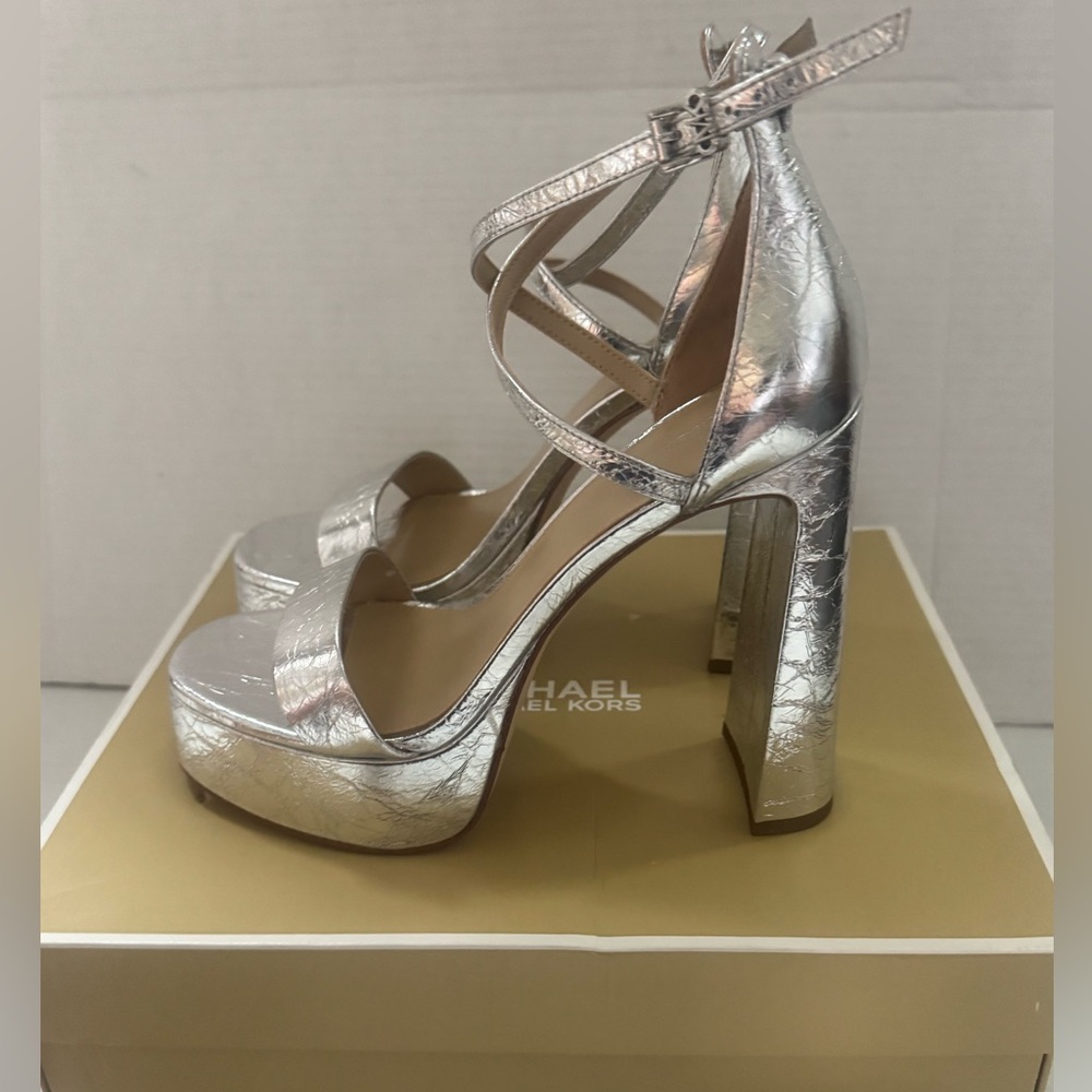$145 Michael Kors Cami High Heel Platform Sandals Shoes silver‎ size 7 - Picture 2 of 6